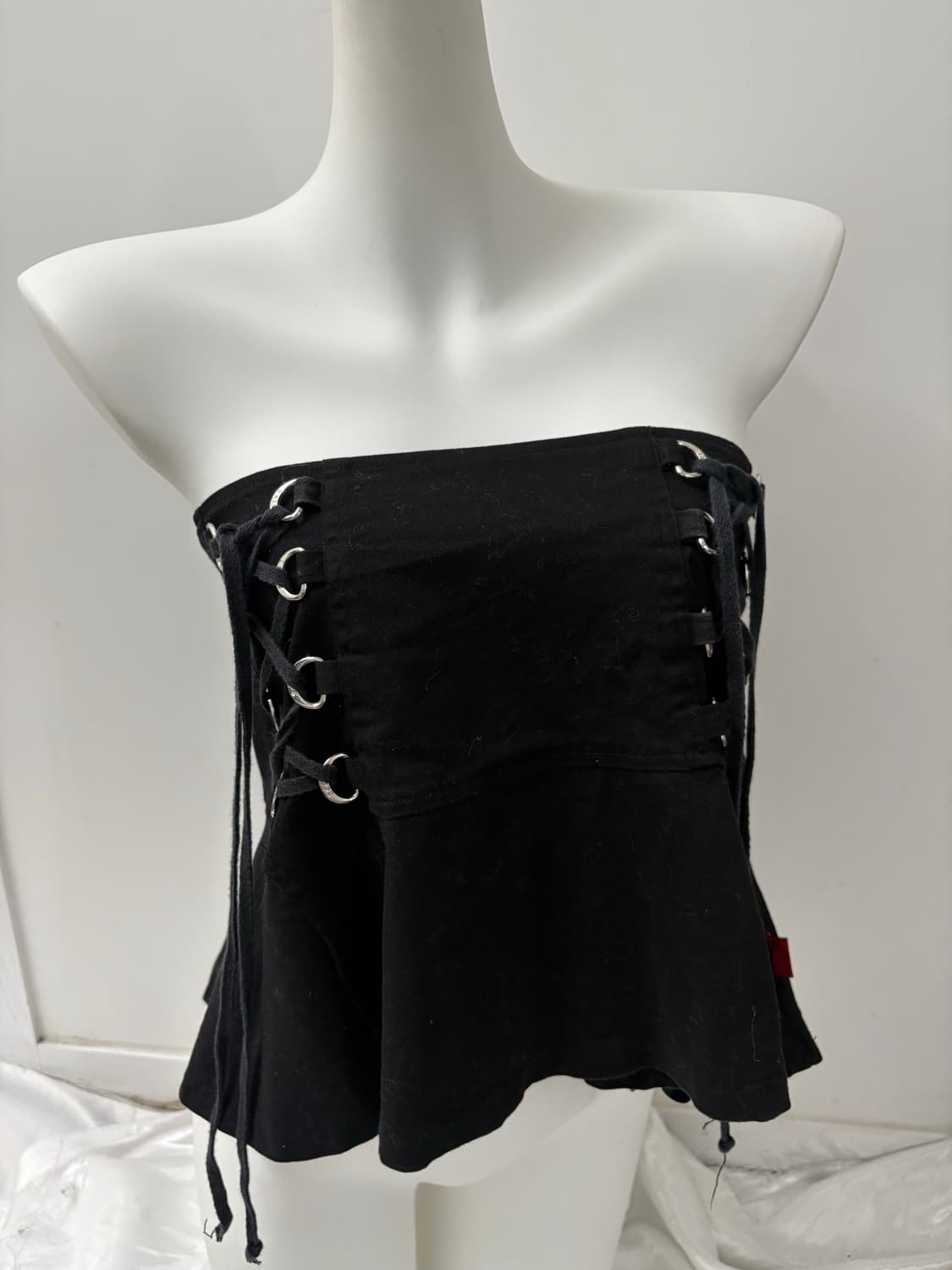 아일렛 포인트 블랙 스커트 상품이미지3