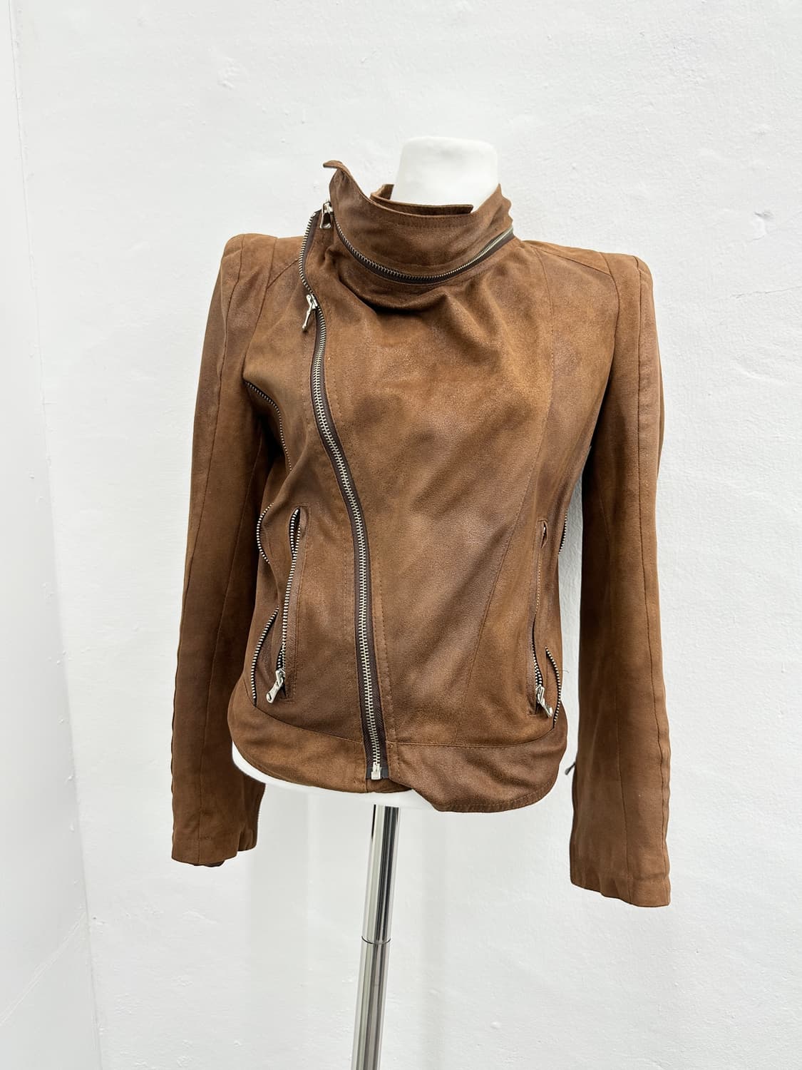 Brown suede drape zipper detail jacket 상품이미지1