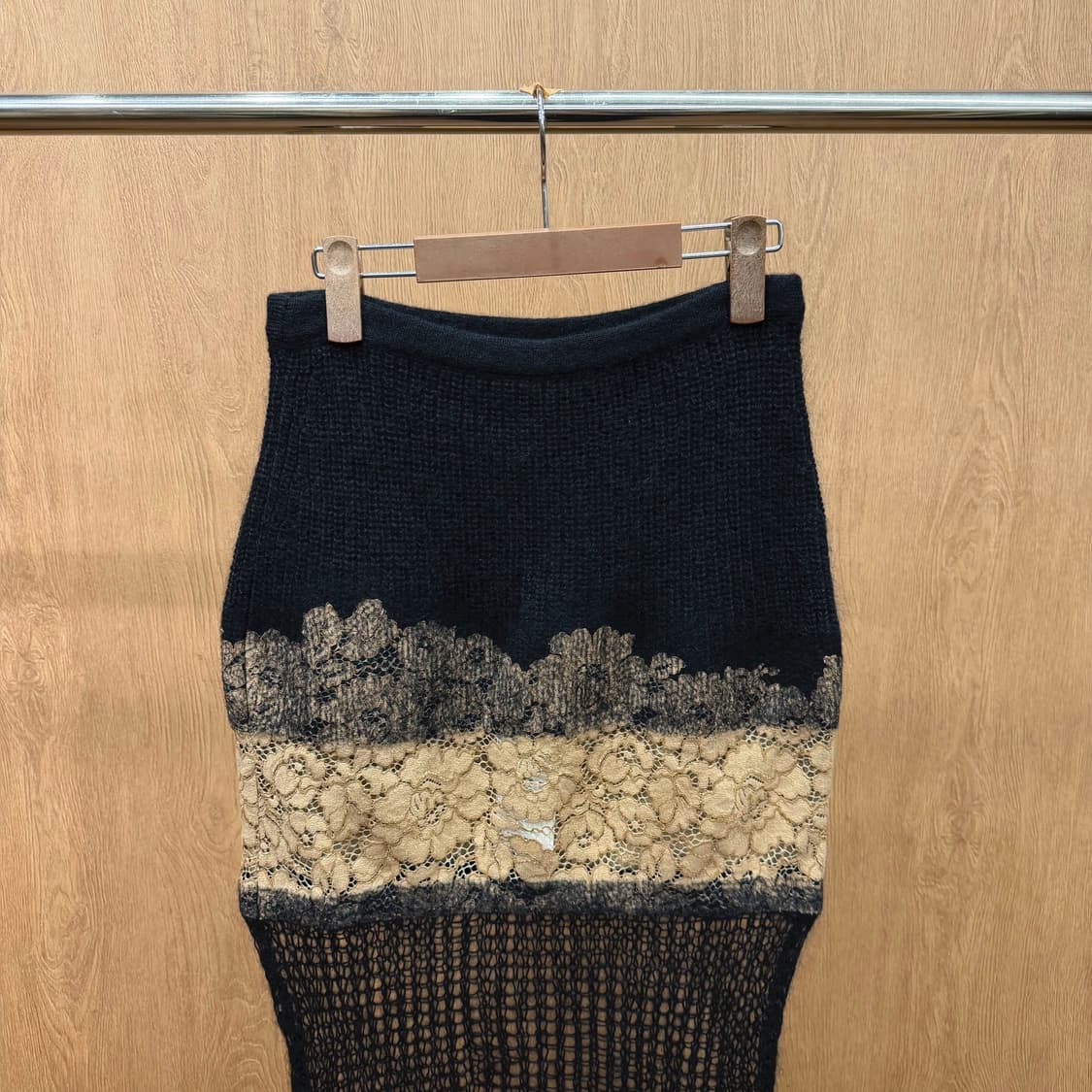 넘버투애니원 니트 스커트 레이스 배색 시스루 네트 디테일 슬림핏 블랙 상품이미지4