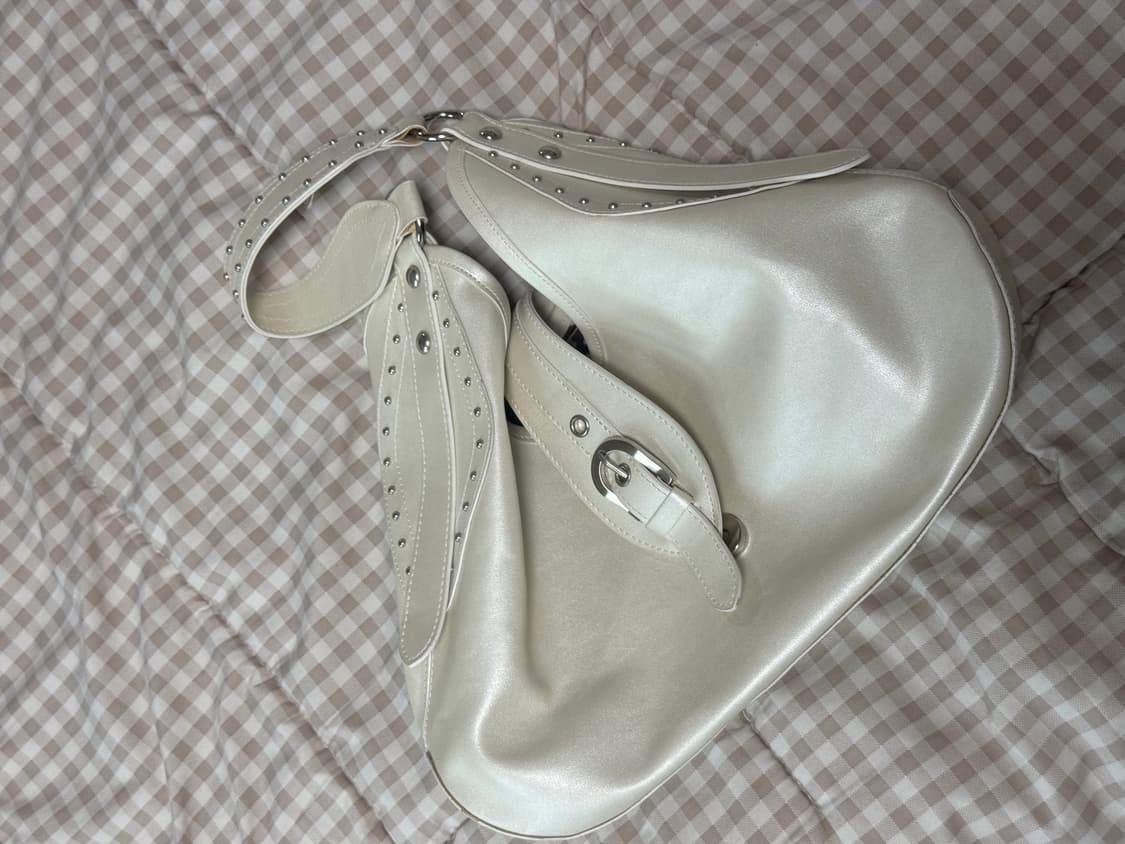 Badee HALFSTUD HOBO BAG IVORY 상품이미지3