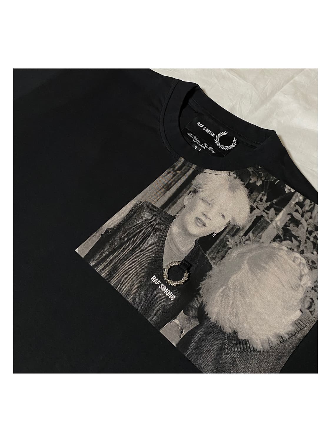 라프시몬스 숄더 그래픽 패치 아카이브 반팔 티셔츠 프레드 페리 상품이미지3