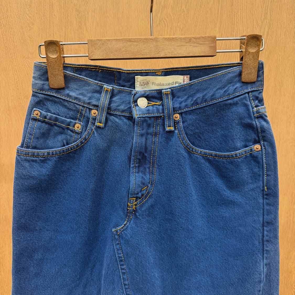 리바이스 코튼 미니 스커트 밑단 프린지 백 포켓 로고 탭 디테일 블루 상품이미지4