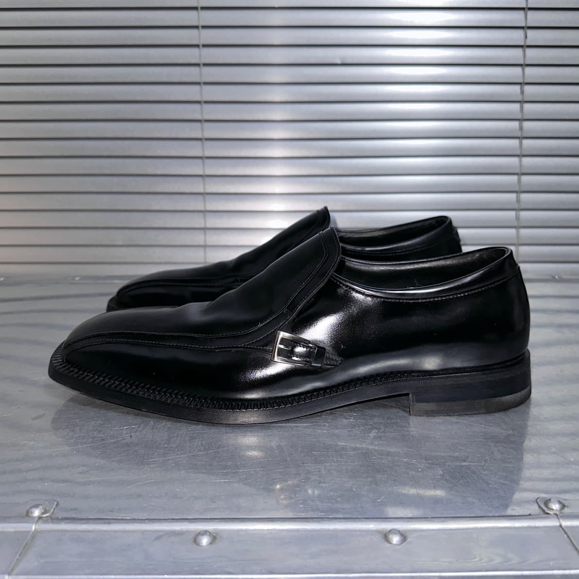 블랙 프라다 스퀘어 토 가죽 로퍼 상품이미지4