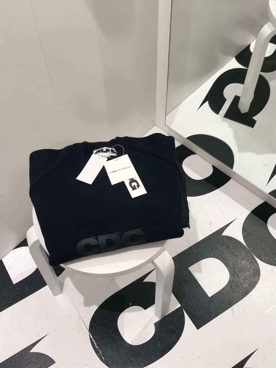 리쿠 착용 CDG 라운드넥 스쿨 풀오버 네이비 상품이미지2