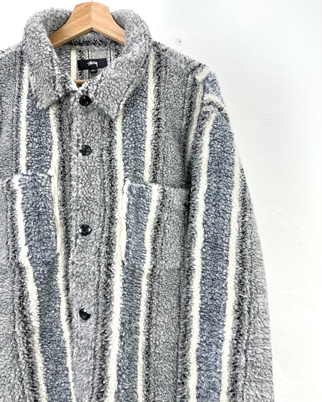 스투시 23fw 스트라이프 쉐르파 셔츠 차콜 상품이미지4