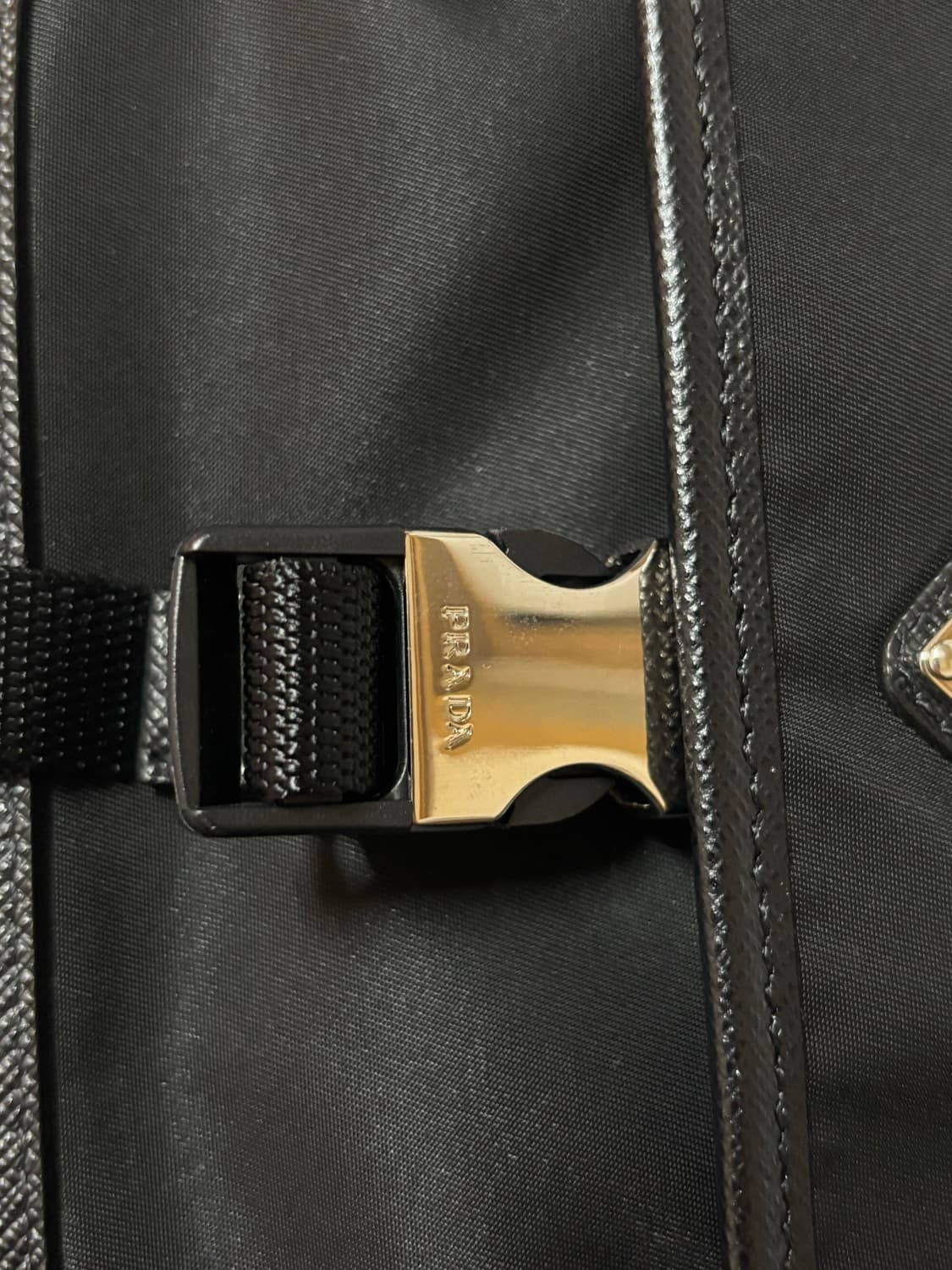 프라다 리나일론 및 사피아노 가죽 스마트폰 케이스 상품이미지3