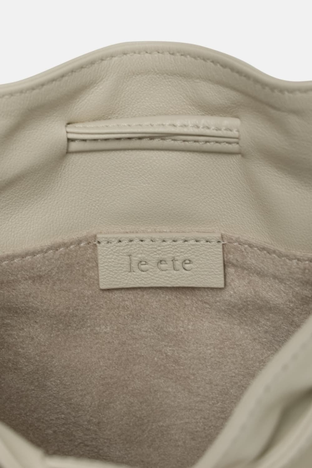 Douce Pouch Bag in Cream 상품이미지4