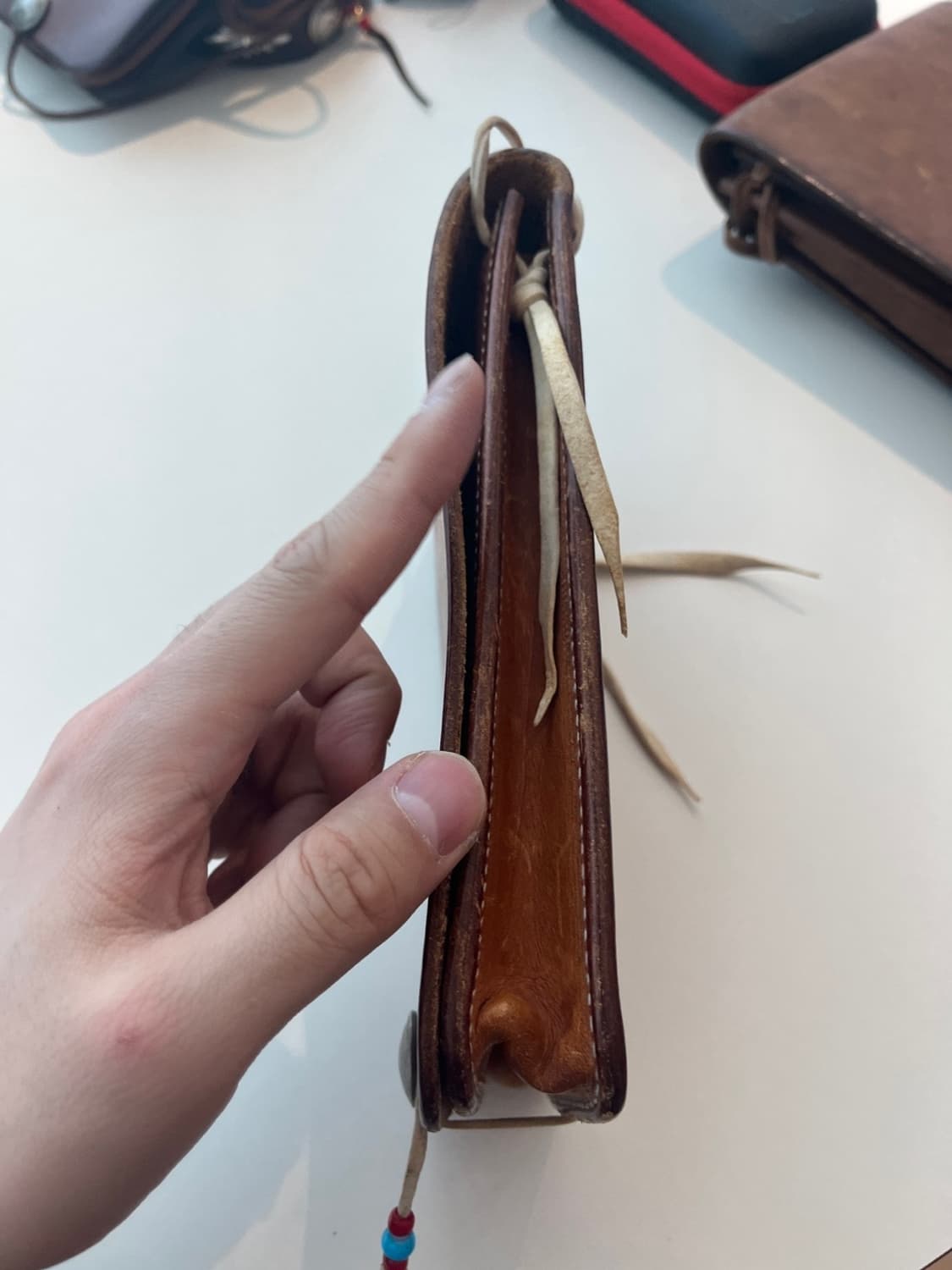 고로스 내츄럴 새들레더 콘초 벨트루프 메디슨 백 L 상품이미지4