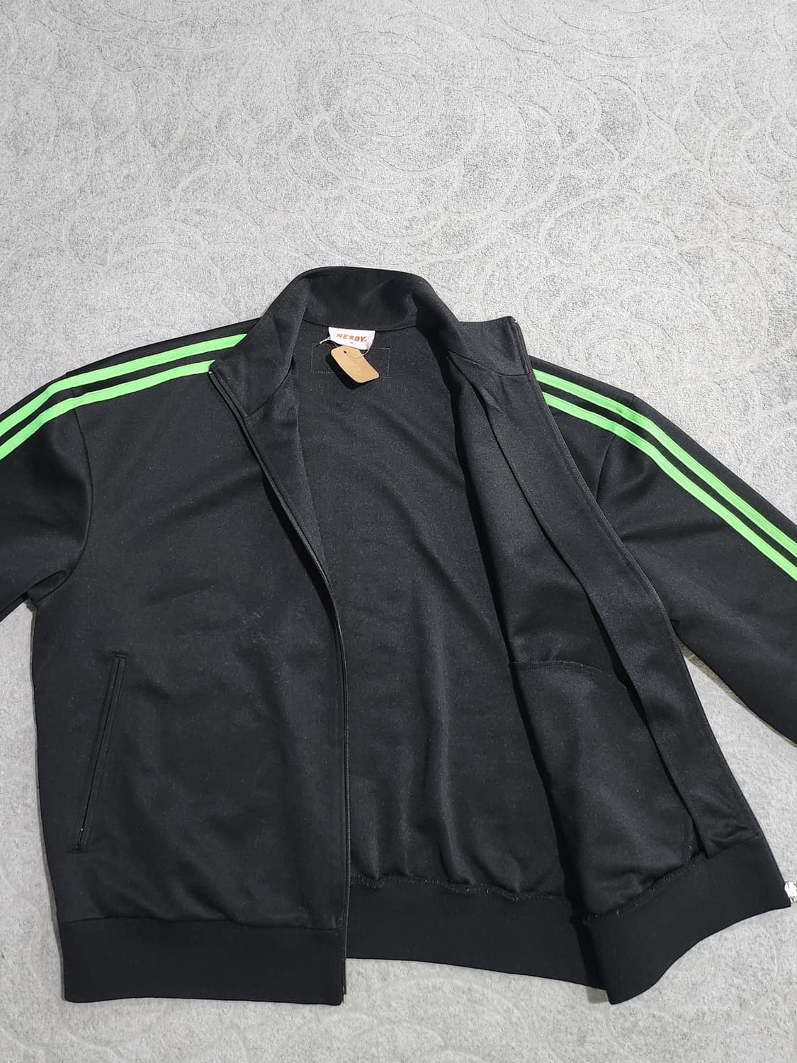 널디(NERDY) 블랙 & 그린 라인 트랙탑 상품이미지2