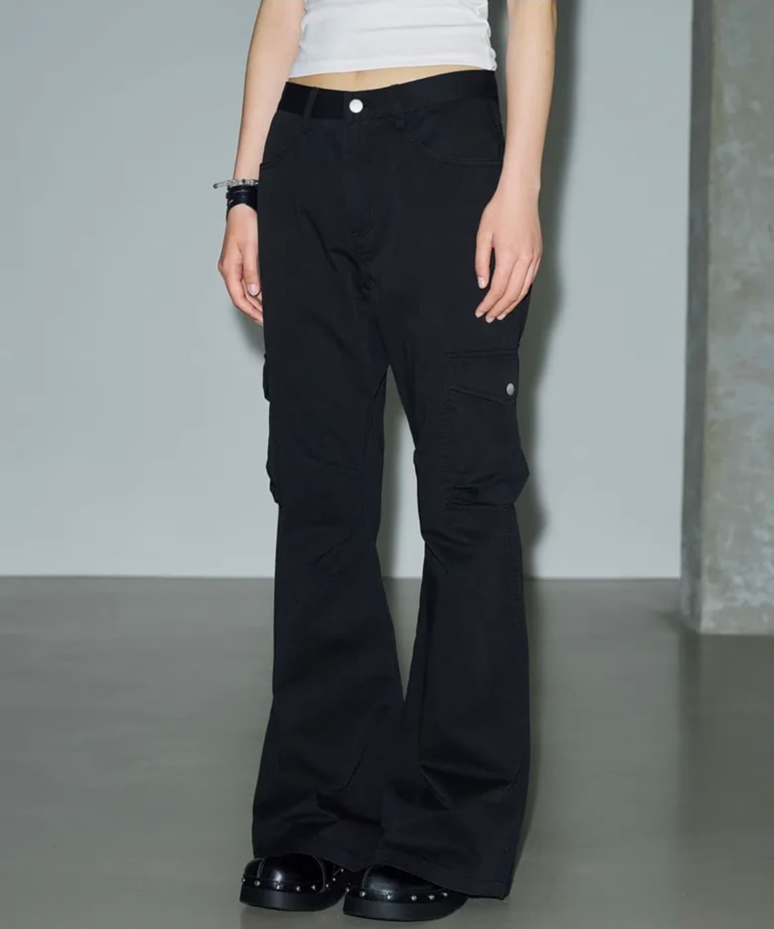 헬레네파리스 피그먼트 부츠컷 카고 팬츠 블랙 상품이미지1