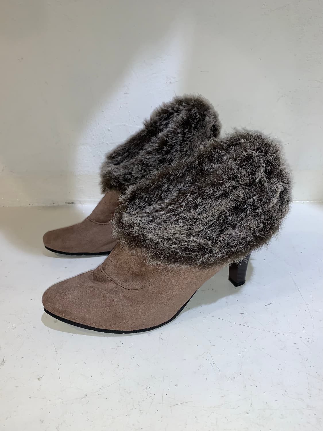 Brown Fur heel  상품이미지1
