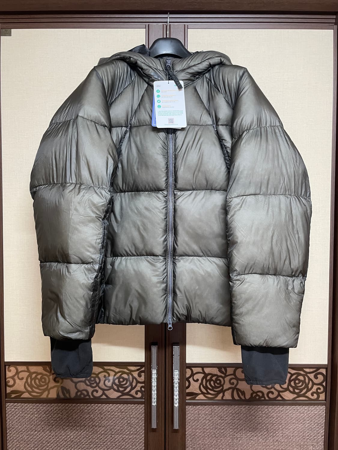 [3] 산산기어 셰이드 푸퍼 자켓 차콜 상품이미지1