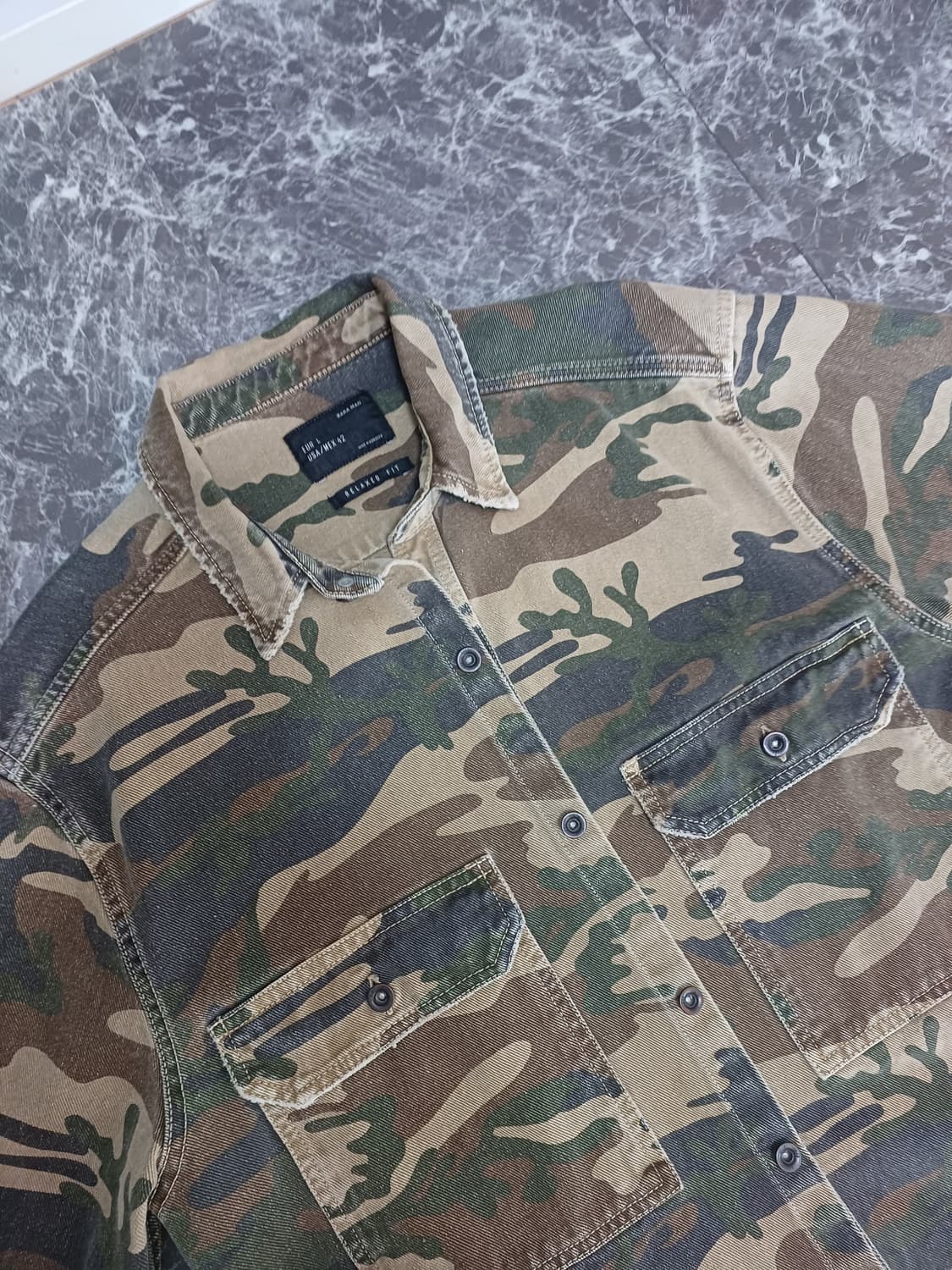 자라(ZARA) 카모플라주 셔츠 L
 상품이미지4