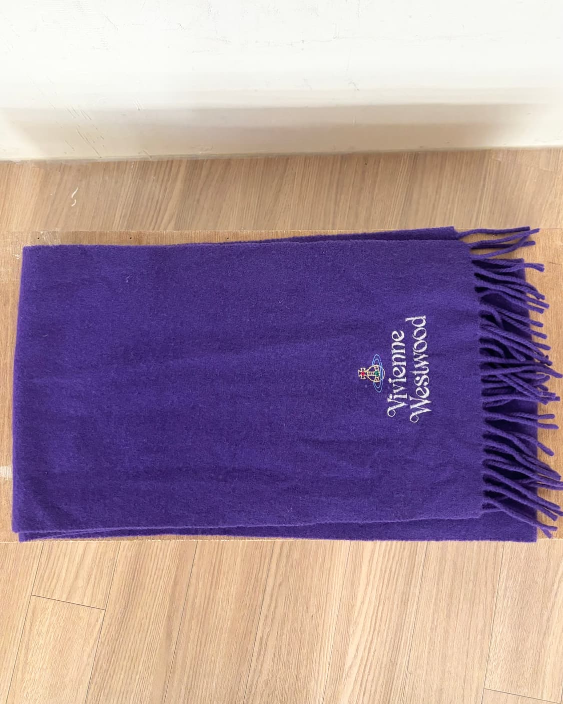 비비안 웨스트우드 퍼플 엠브로이더드 로고 머플러 상품이미지2