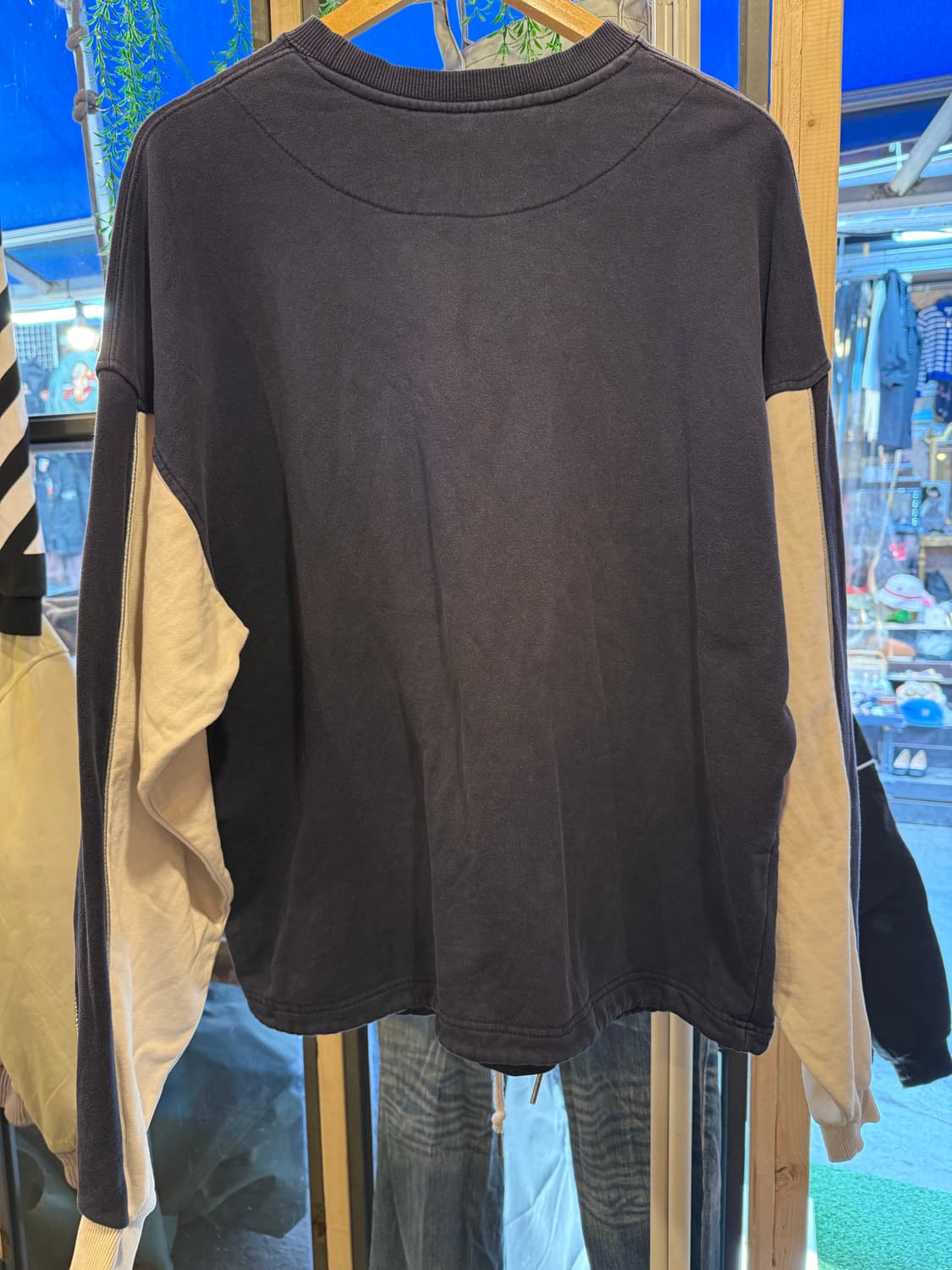 오아이오아이 포켓 배색 맨투맨 상품이미지4