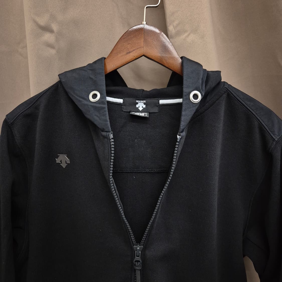 데상트 방풍 후드집업 100 상품이미지2