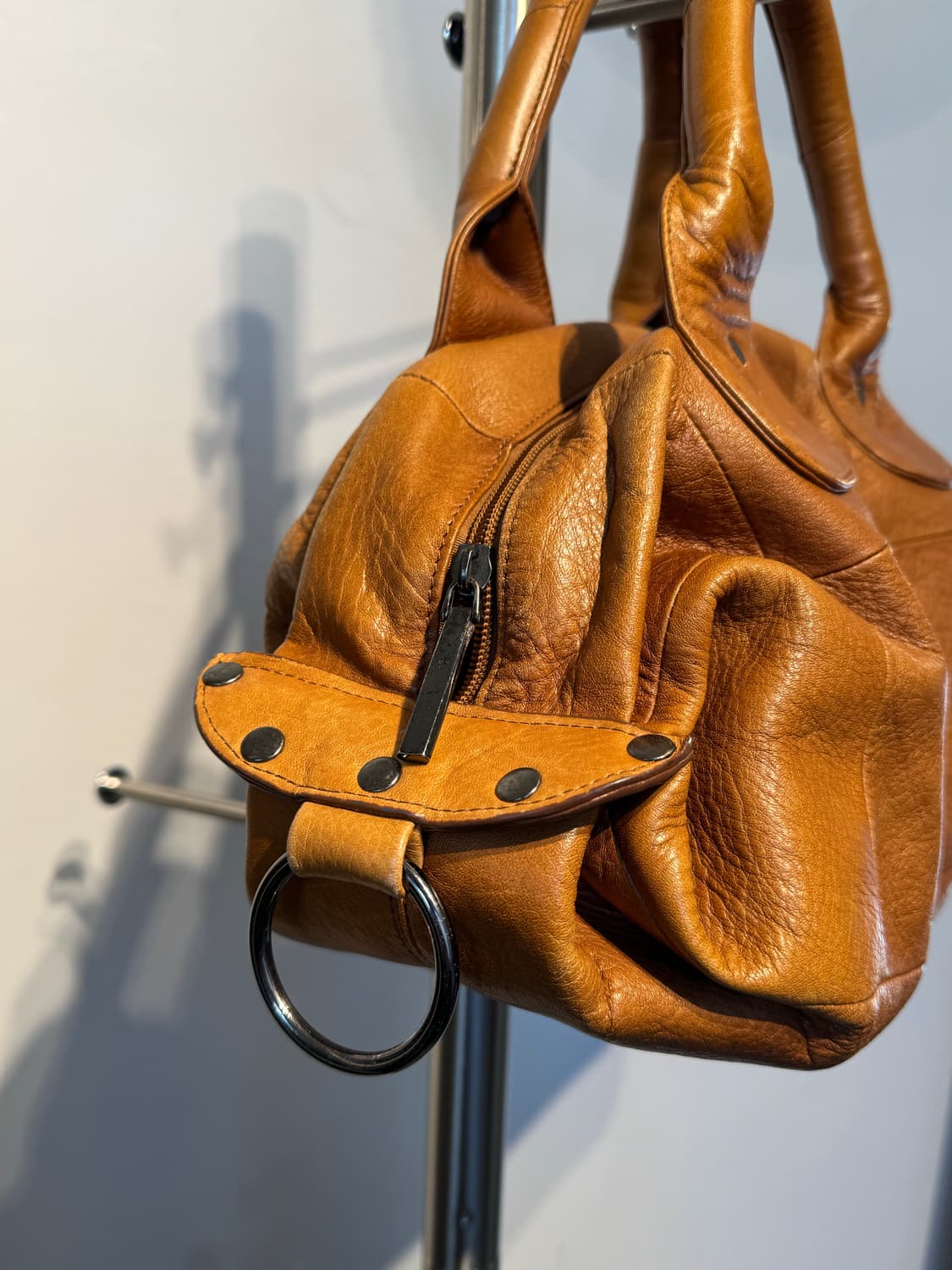 라이트 브라운 스터드 토트백 상품이미지3