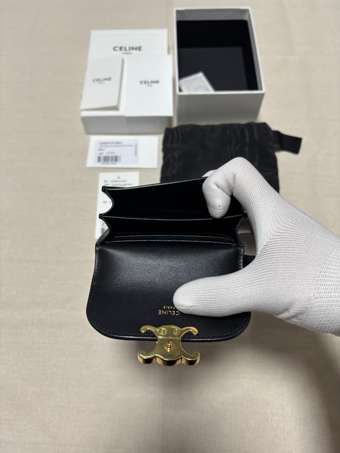 셀린느 트리옹프 카프스킨 플랩 지갑  상품이미지7