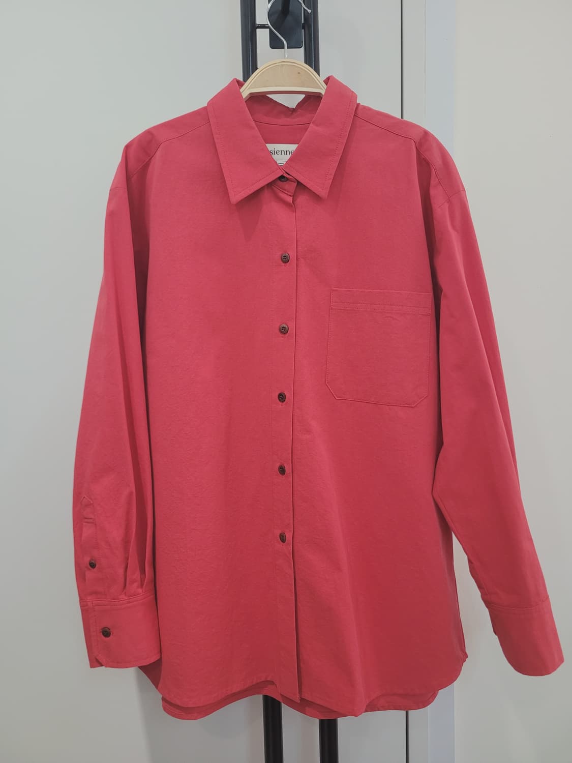 시엔느(SIENNE) 포플린 로고 셔츠 빈티지 레드 55~77 상품이미지2