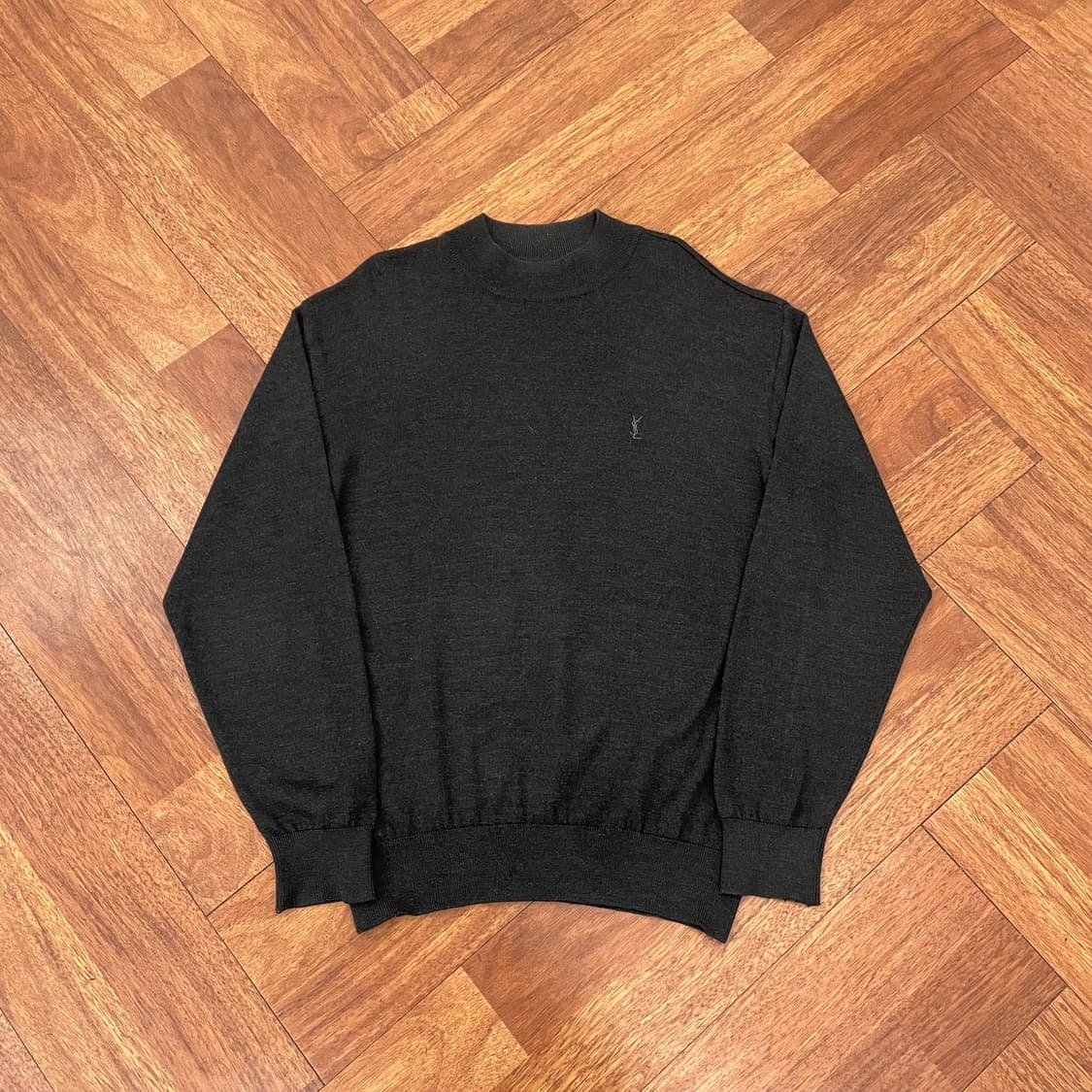 입생로랑 차콜 터틀넥 니트 상품이미지1