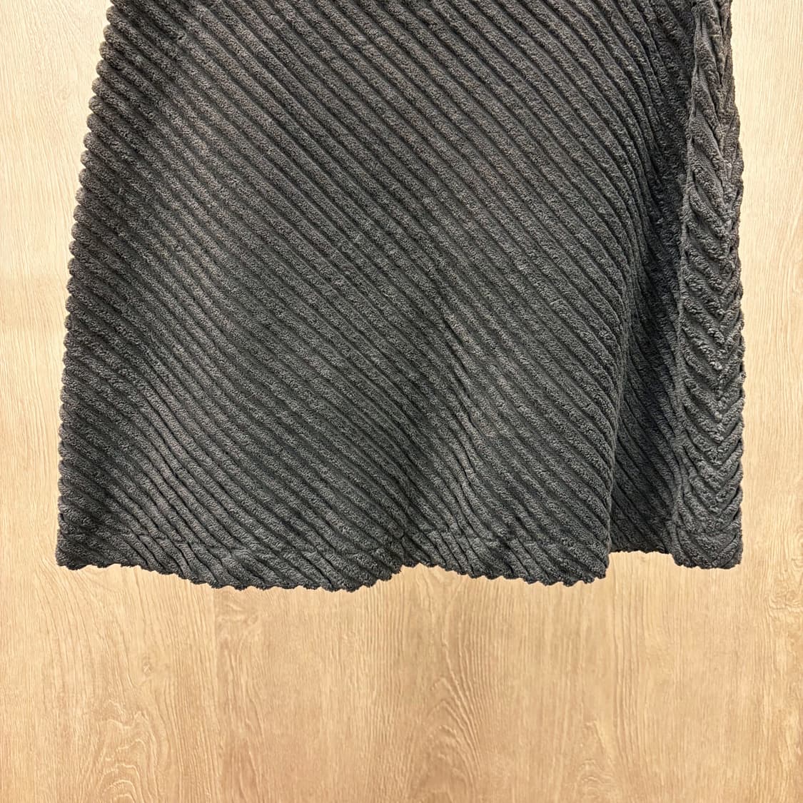 아르마니 진스 미니 스커트 코듀로이 사선 텍스처 패턴 지퍼 디테일 브라운 상품이미지5