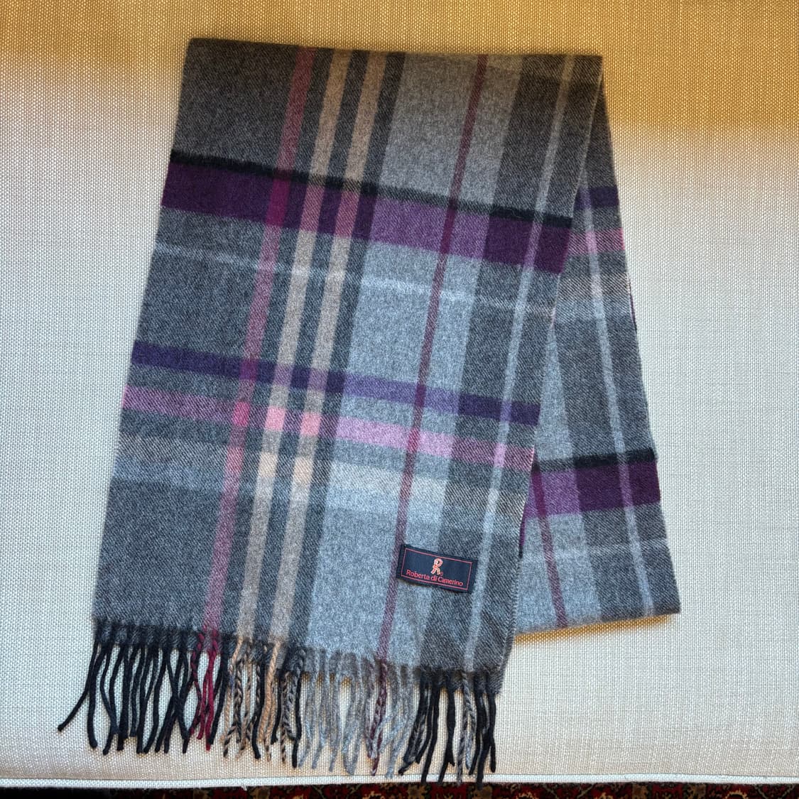 [로베르타 디 까메리노] 캐시미어 100 체크 머플러 그레이 퍼플톤 상품이미지1