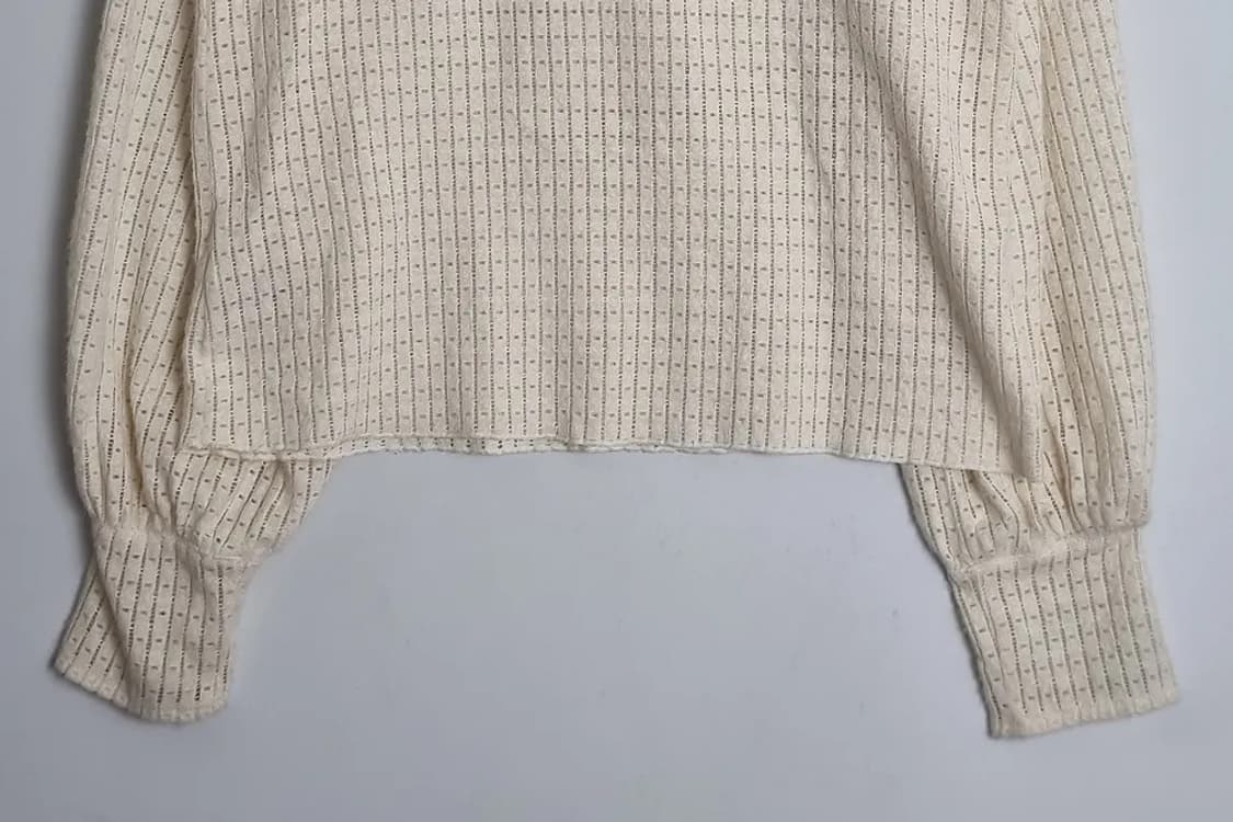 W CLOSET 크림 펀칭 러플 블라우스  상품이미지6