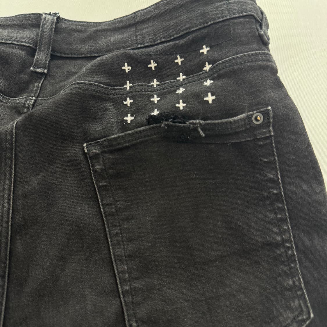 Ksubi 수비 KM50 블랙 진 판매합니다. 상품이미지6