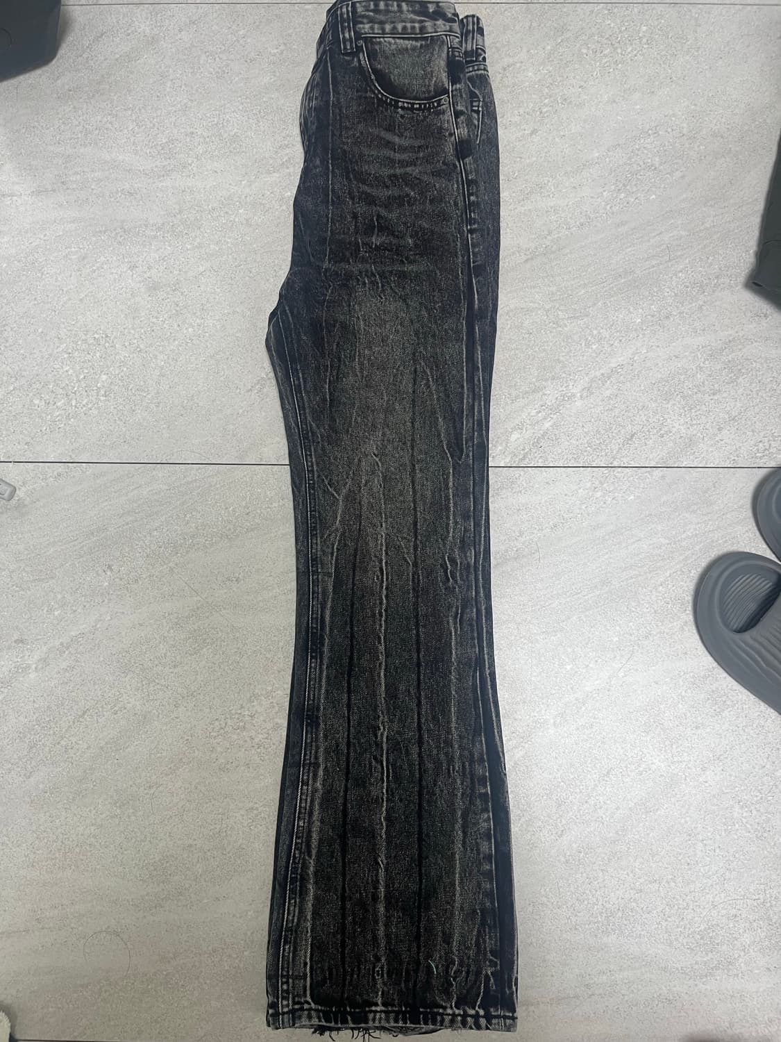 발렌시아가 부츠컷 블랙 워싱 데님 팬츠 상품이미지3