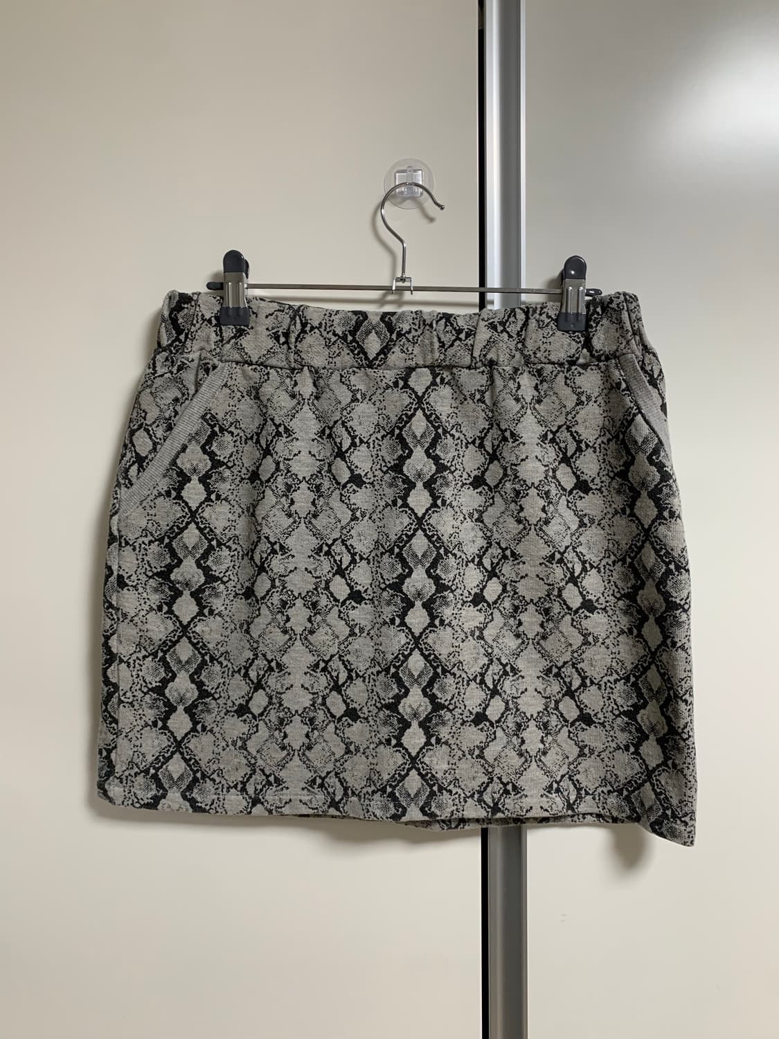 뱀피 프린팅 코튼 밴딩 스커트 상품이미지1