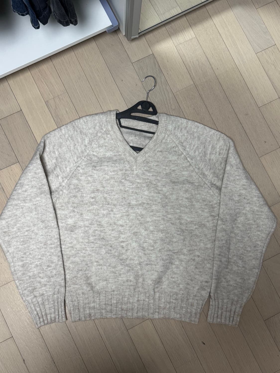 아이보리 브이넥 니트 상품이미지1