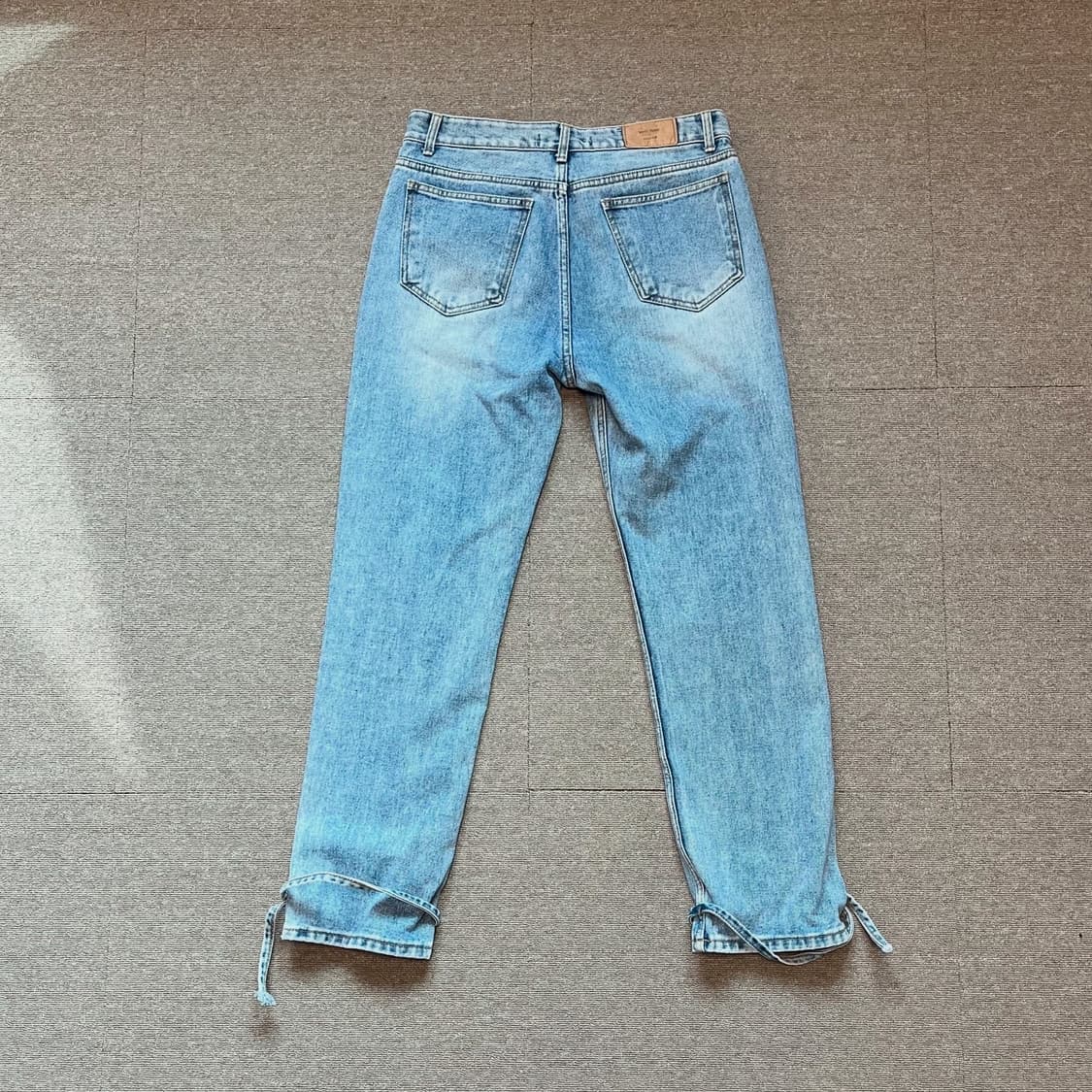 밑단 끈 워싱 데님 일자 청바지 상품이미지1