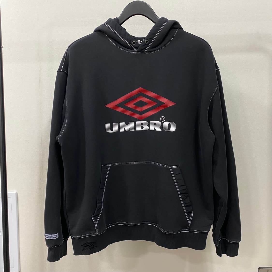 엄브로 크리스피 타슬란 후드 티셔츠 상품이미지1