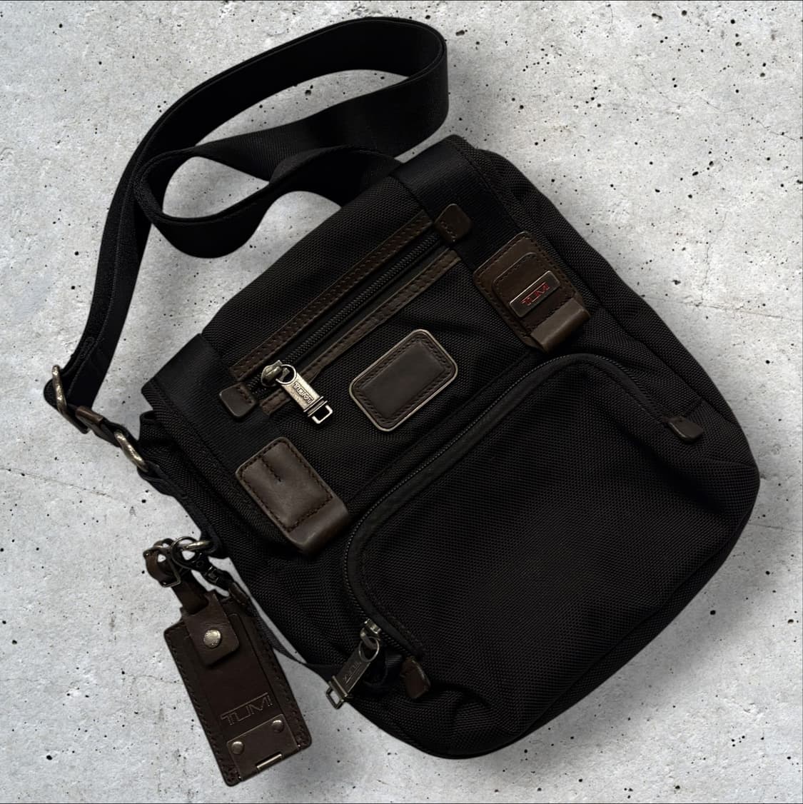 TUMI 투미 알파 블랙 크로스백 브라운 상품이미지1