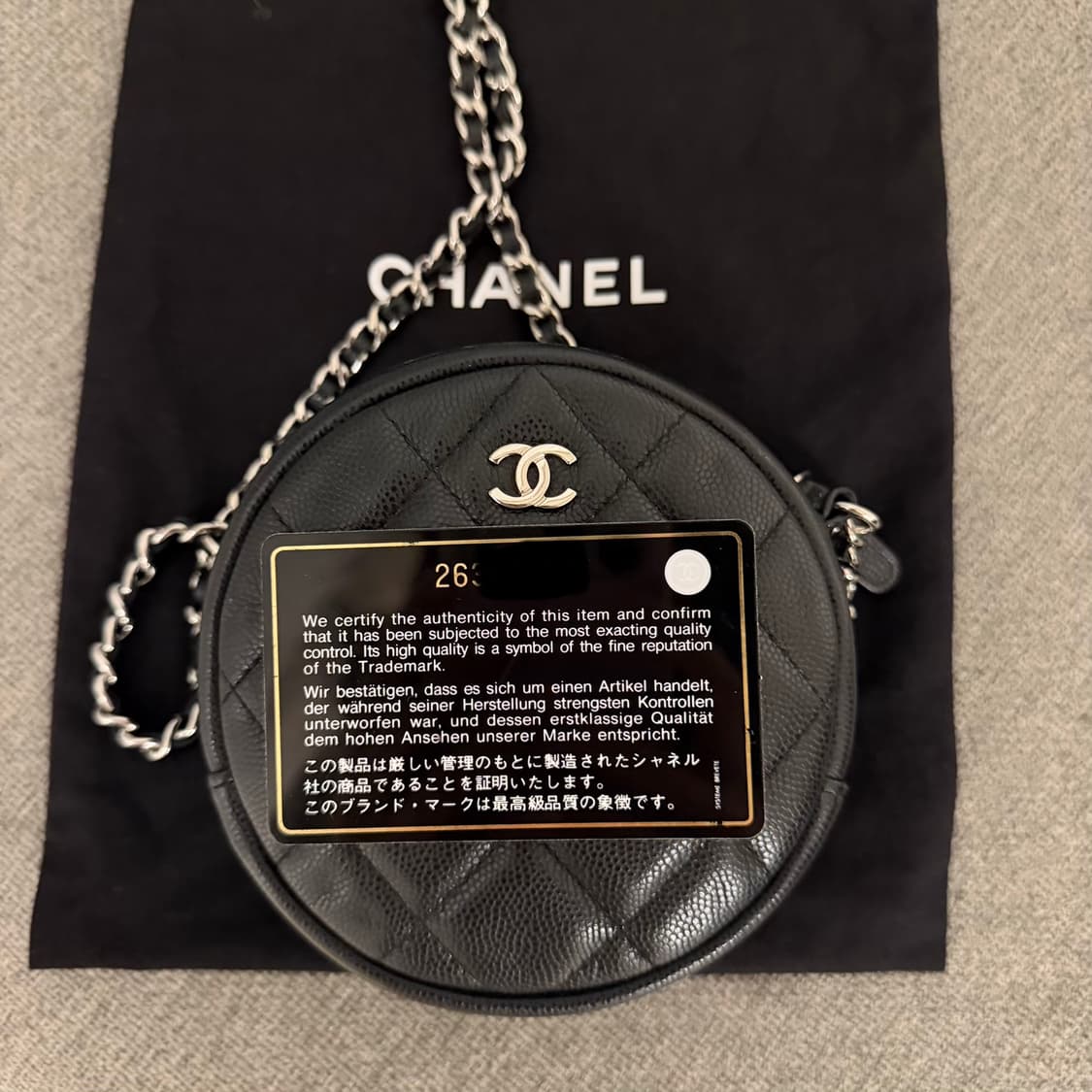 샤넬 동그리백 블랙 은장 상품이미지4
