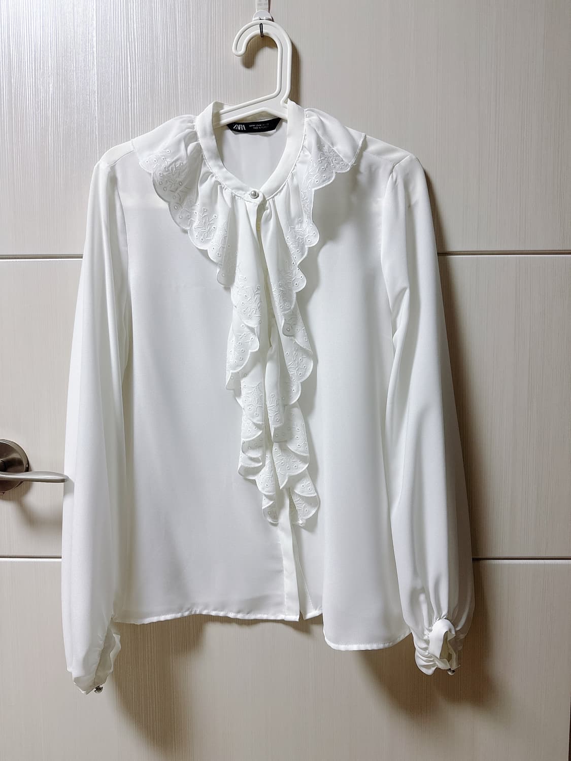 [ZARA] 자라 러플 화이트 블라우스 (M) 미착용 셔링 레이스 상품이미지3