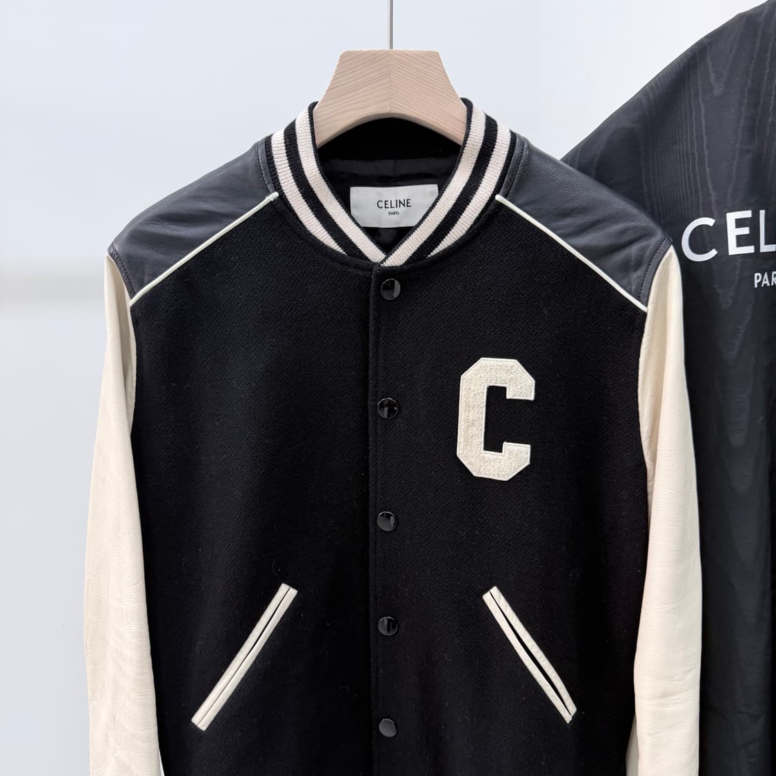 [A+급/46] 셀린느 C 로고 테디 바시티 자켓 블랙 상품이미지3
