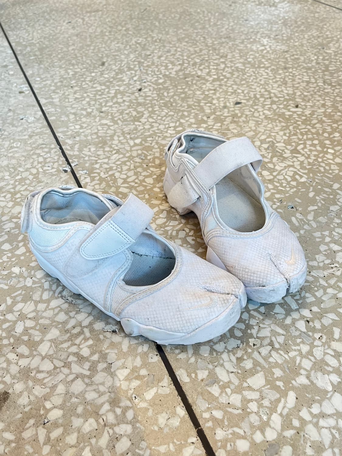 Nike Tabi Shoes 상품이미지1
