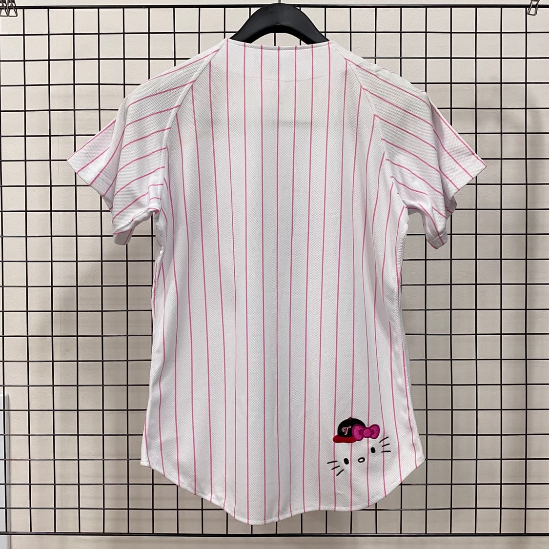 LG트윈스 헬로 키티 노마킹 유니폼 상품이미지2