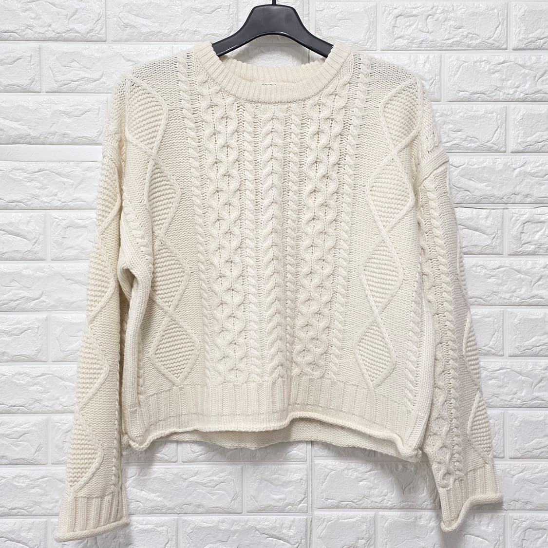 택포_ 25s 스튜디오톰보이 꽈배기 크롭 니트 Free 상품이미지1