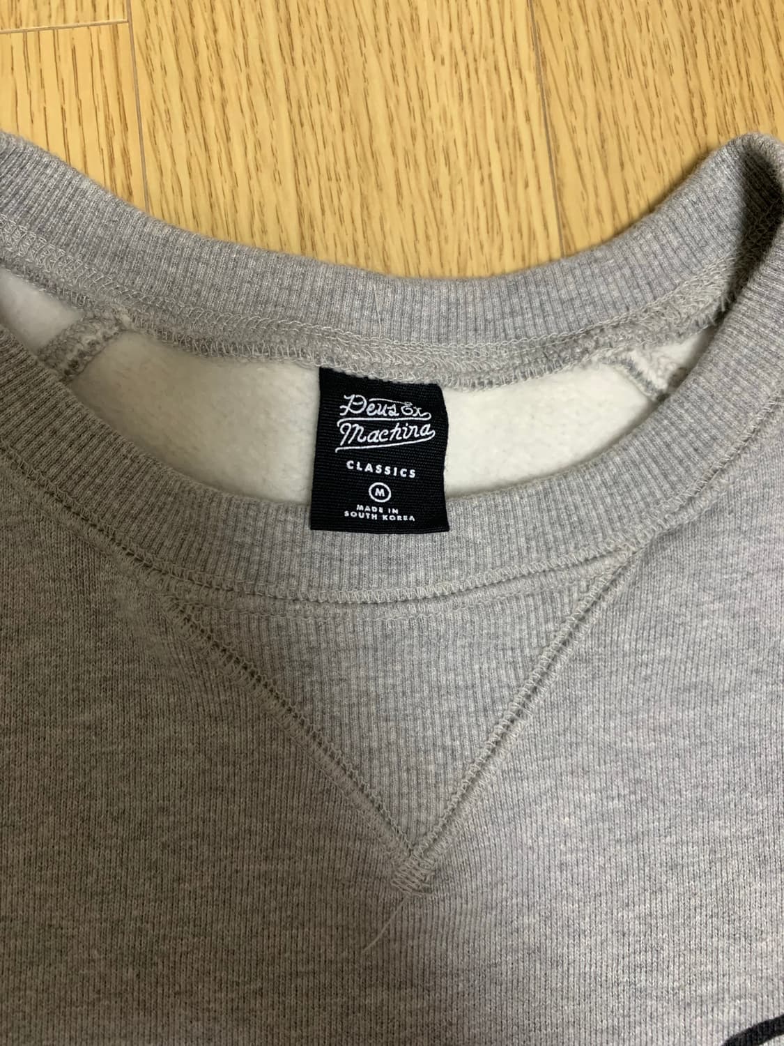 데우스 엑스 마키나 서울 회색 맨투맨m 상품이미지3