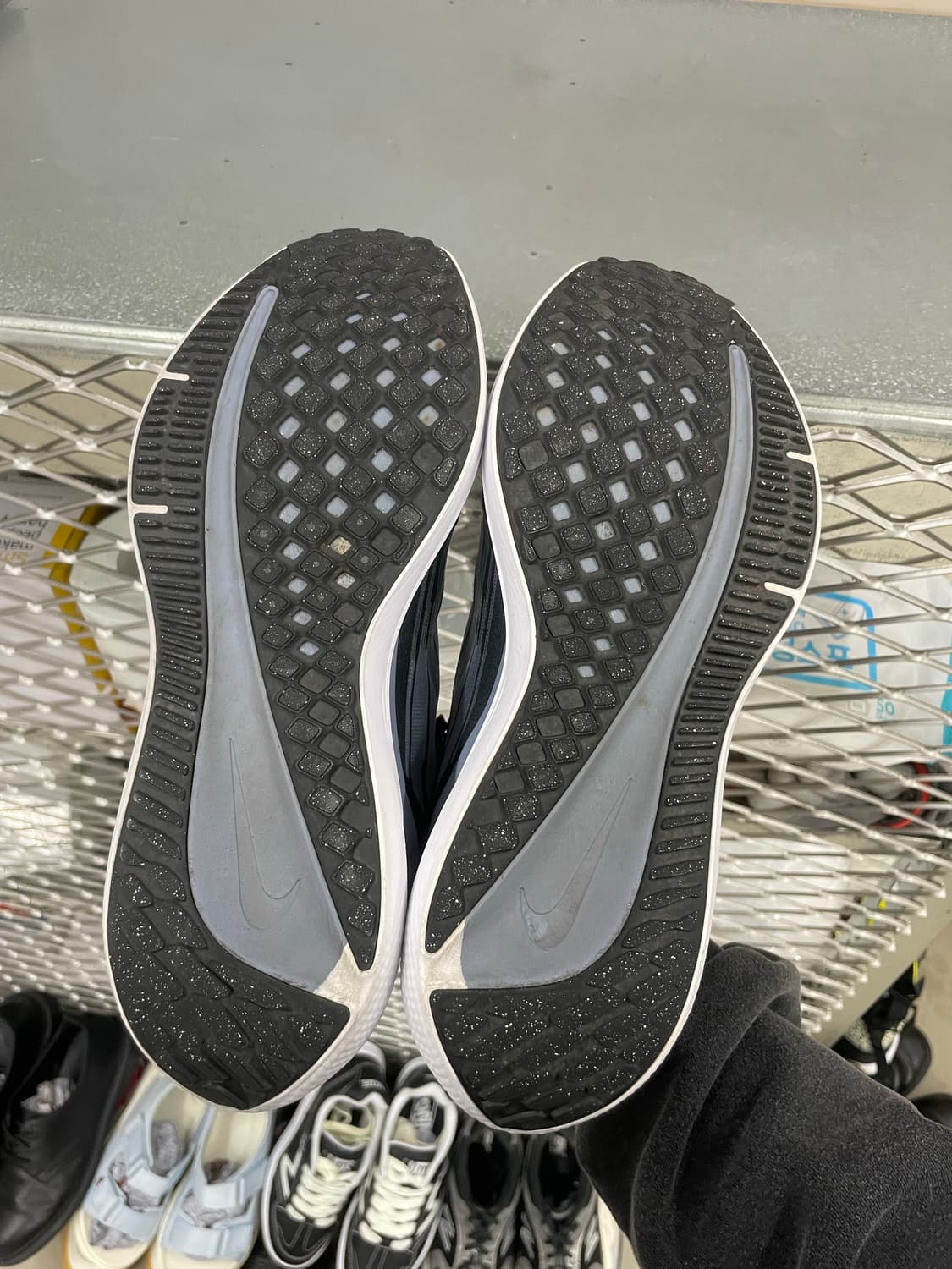 나이키 에어 윈플로 9 블랙 화이트 280 상품이미지6