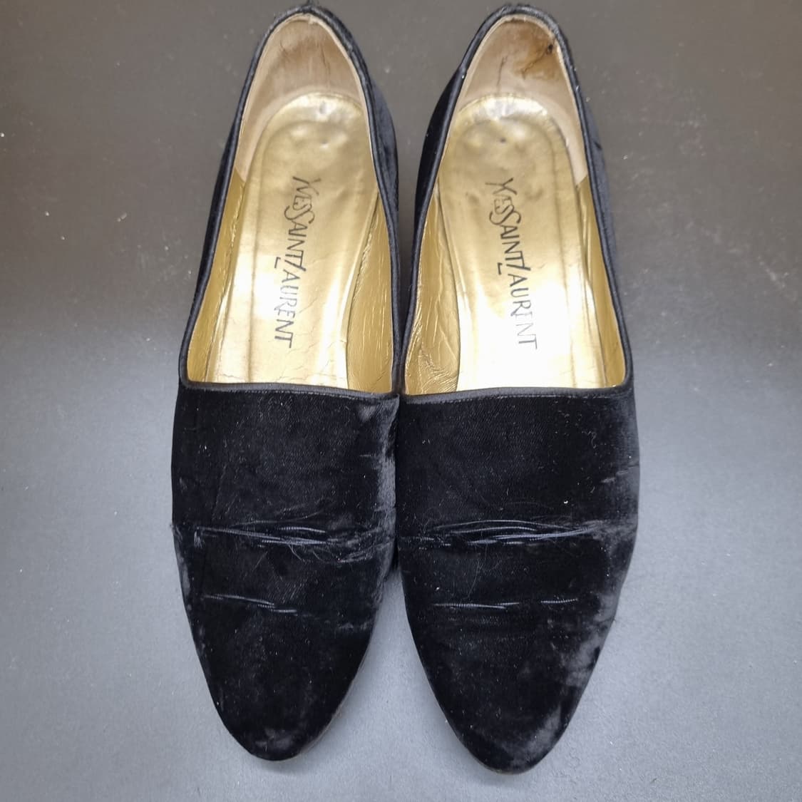 입생로랑 벨벳 펌프스 7.5 245 상품이미지2