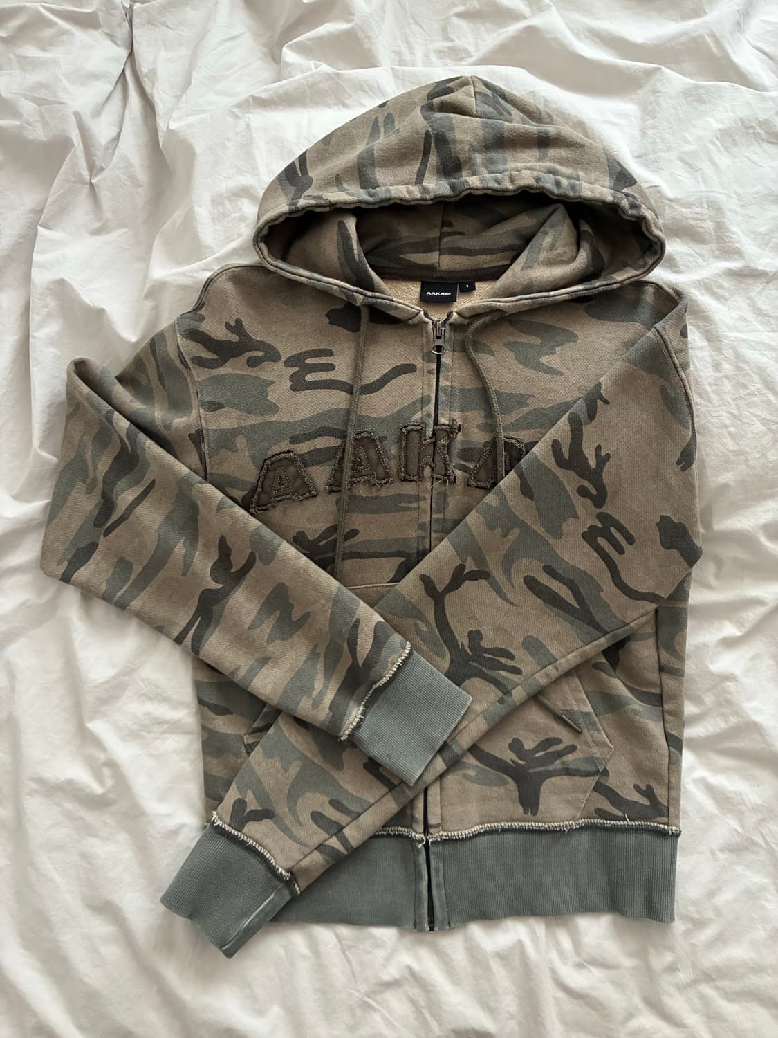 아캄 Contrast Logo Zip-Up Hoodie (Khaki) 상품이미지1