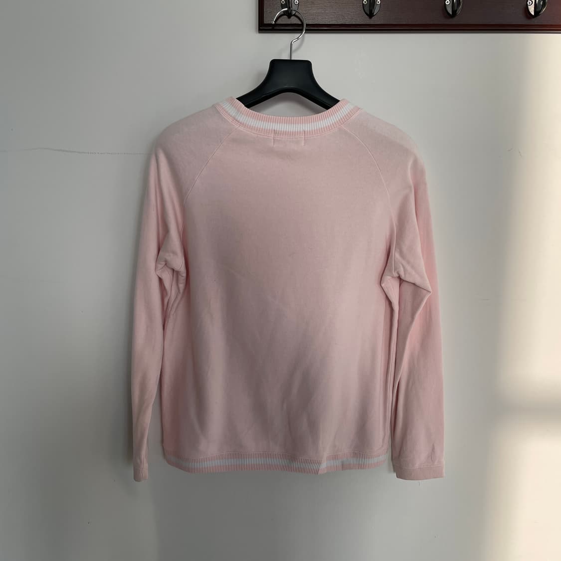 꾸레쥬 핑크 로고 맨투맨 상품이미지3