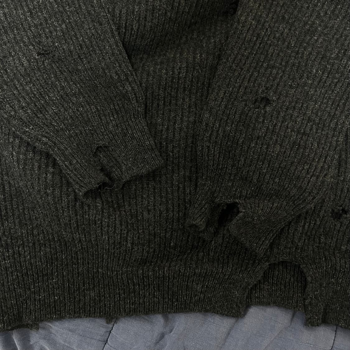 (OS) Stu 에스티유 디스트로이드 니트 차콜 (네임택 X) 상품이미지5