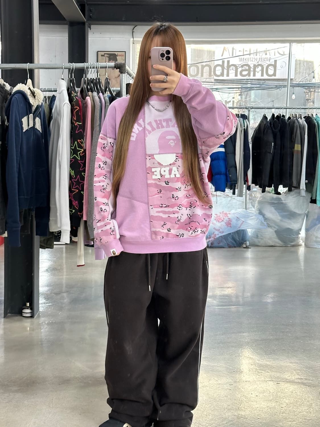 베이프 핑크사루 패치워크 데저트카모 맨투맨 상품이미지2