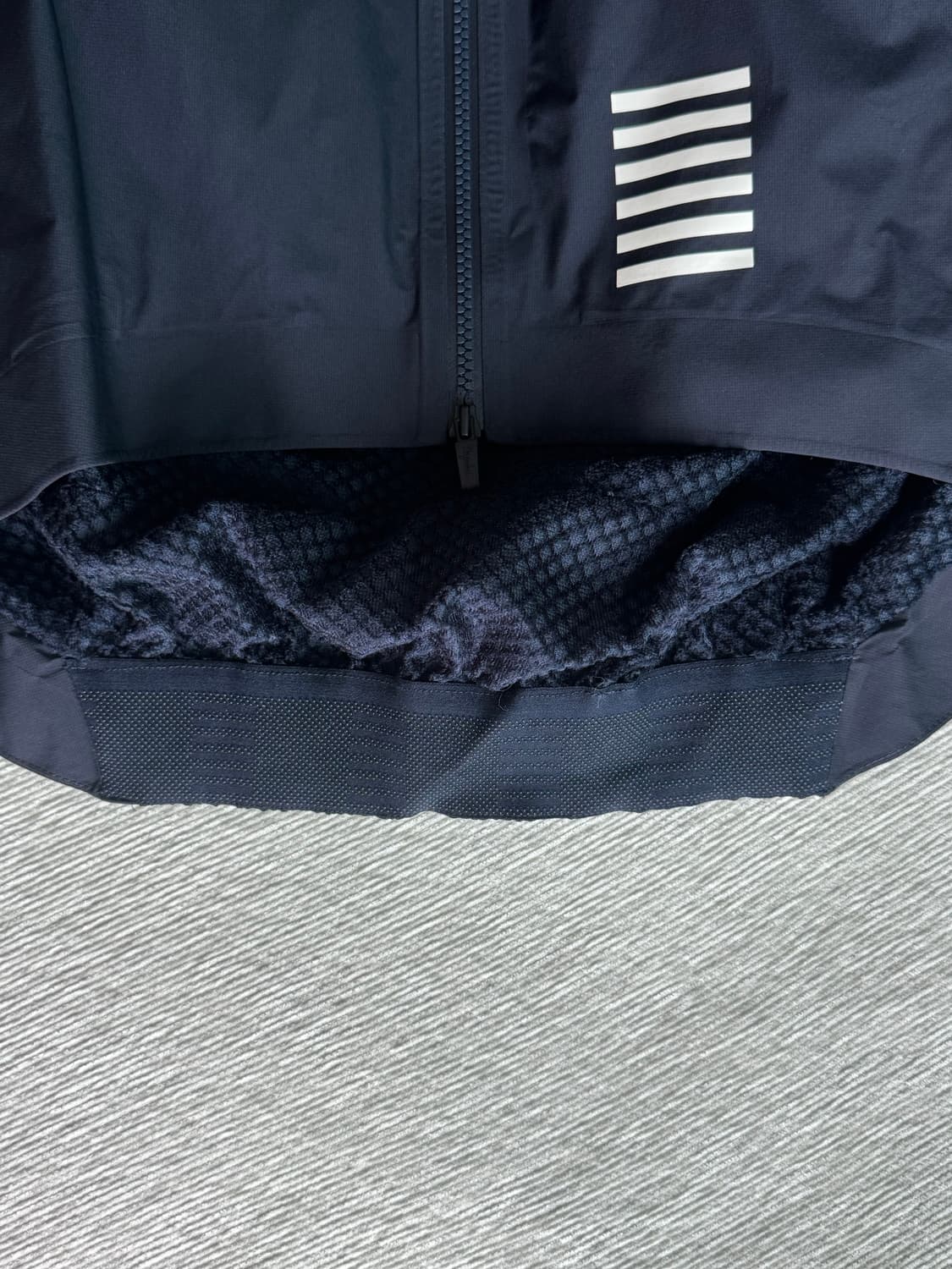 Rapha Pro Team GORE-TEX Rain Jacket 상품이미지3
