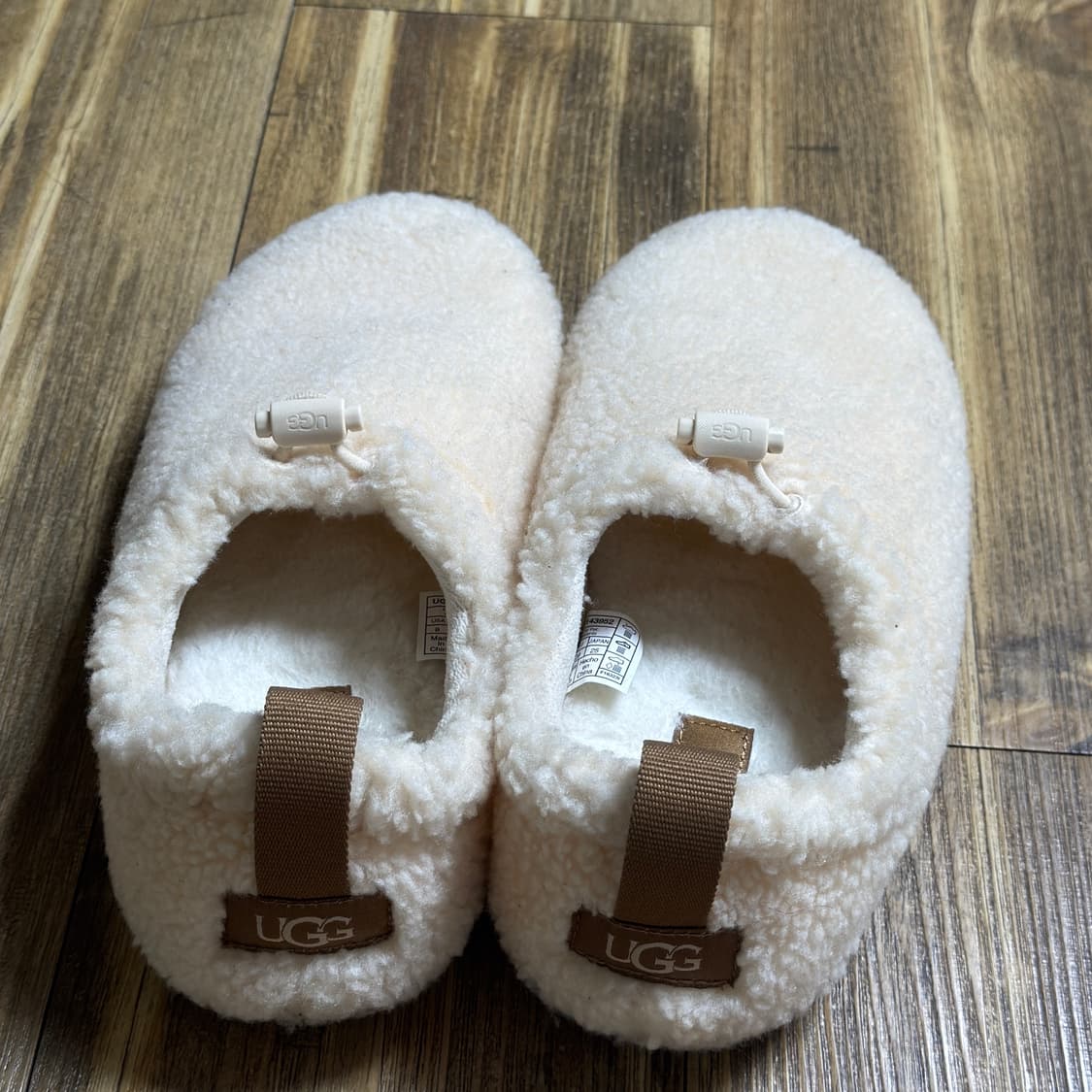 UGG 어그 플러시 뽀글이 슬리퍼 상품이미지2