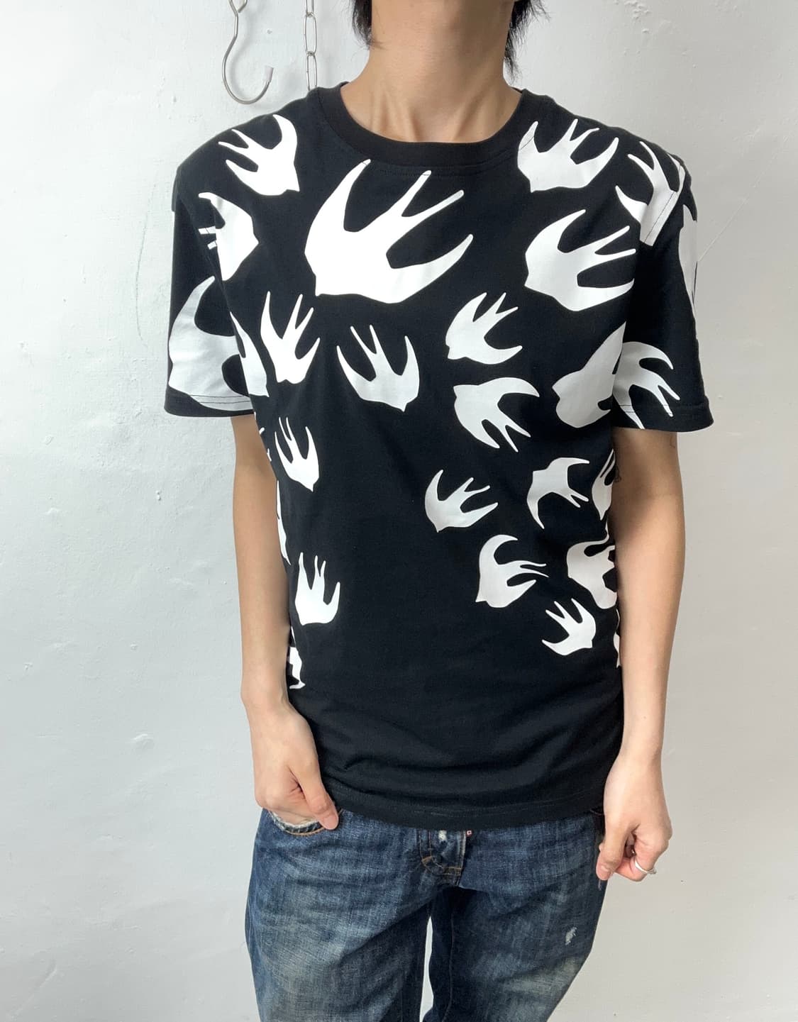 McQ 2016 Swallow All-Over Print T-Shirt 상품이미지1